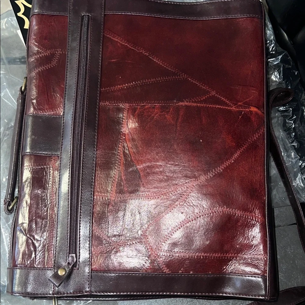 Elegant Burgundy Leather Messenger Bag